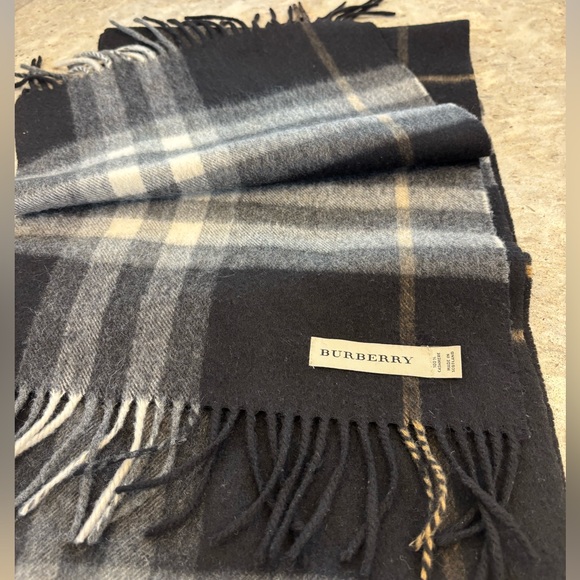 Burberry Scarf - Picture 3 of 8